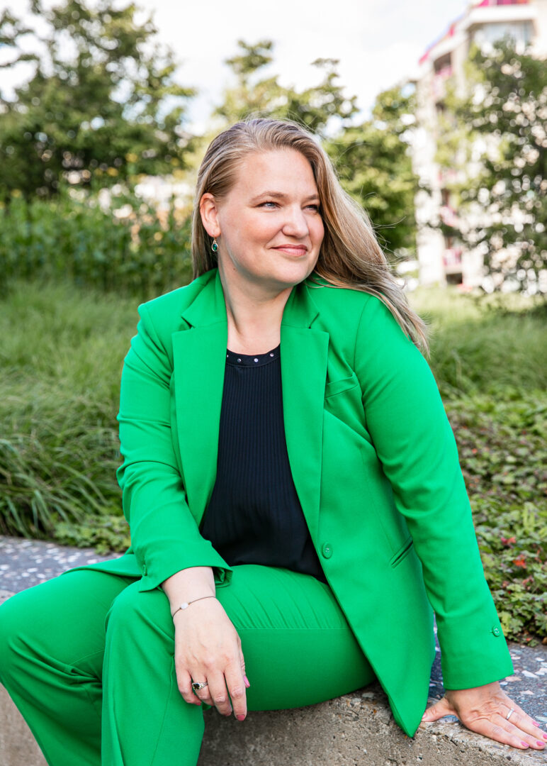 Cindy Hunting Compliance and intermediary services